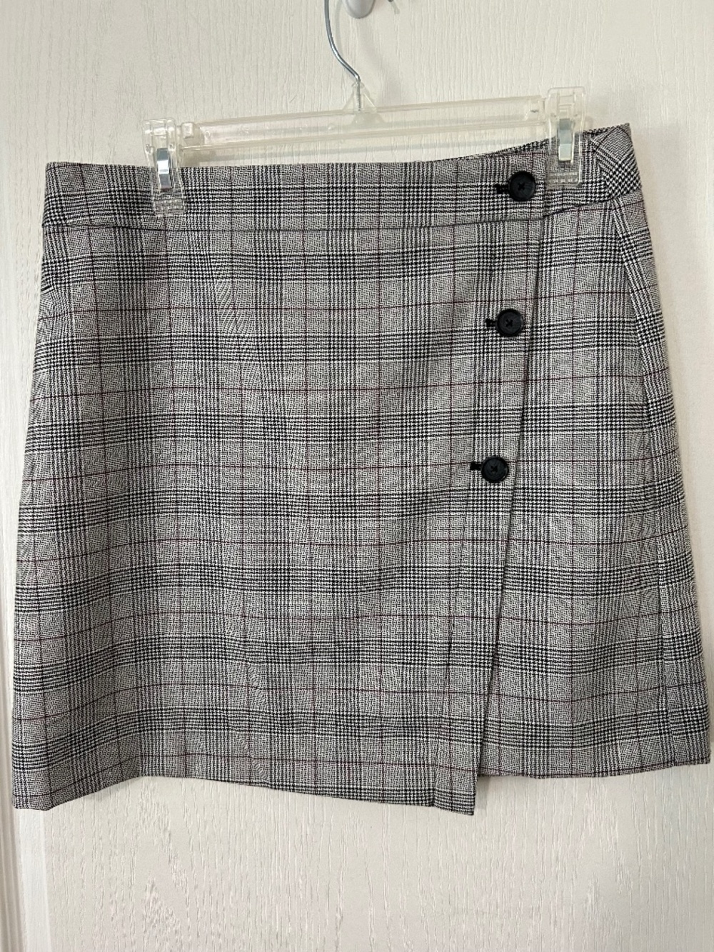 LOFT Outlet Gray Plaid Wrap Mini Skirt Size 8 Button Detail